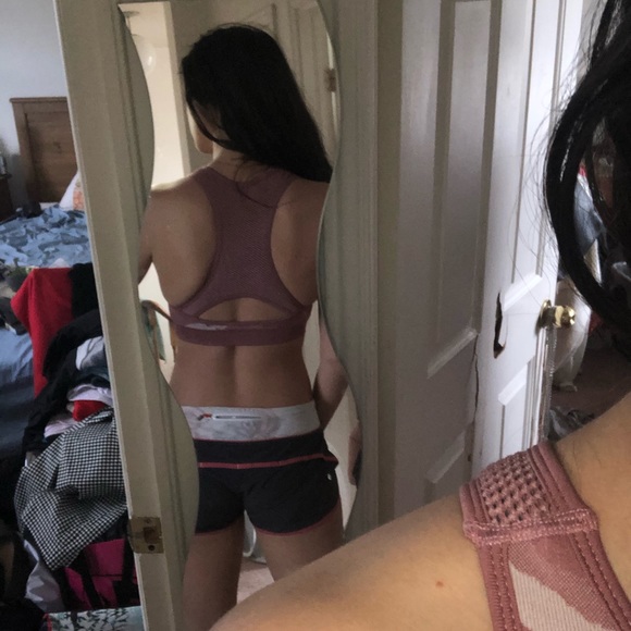 🌸 high neck sports bra 🌸 - Picture 2 of 3